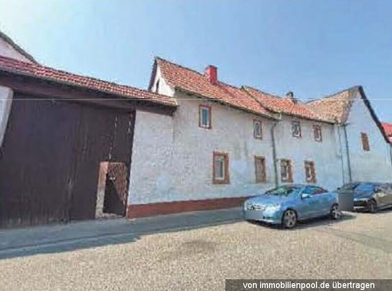 Einfamilienhaus mit Nebengebäude